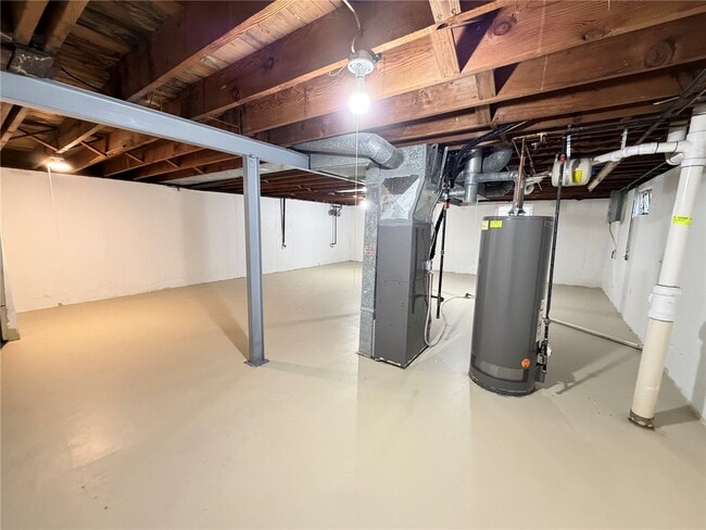 Building Photo - 1060 Loekes Dr