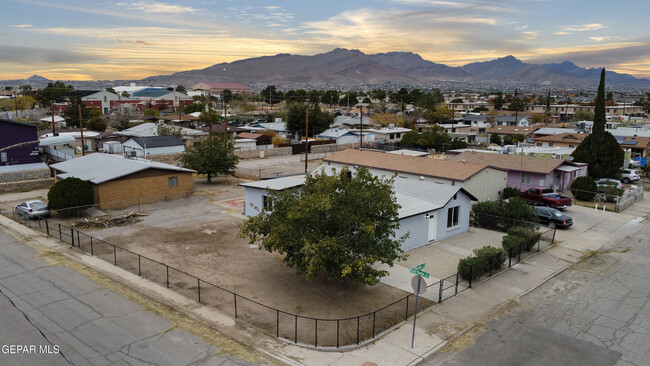 Building Photo - 425 Kyles Street