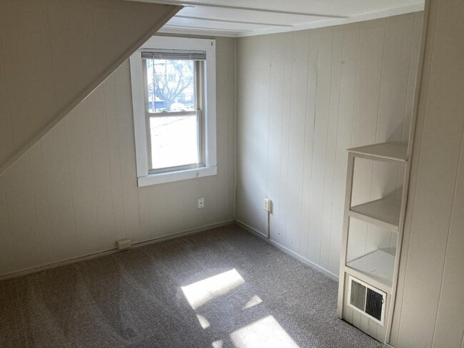 Building Photo - 27 Grove St