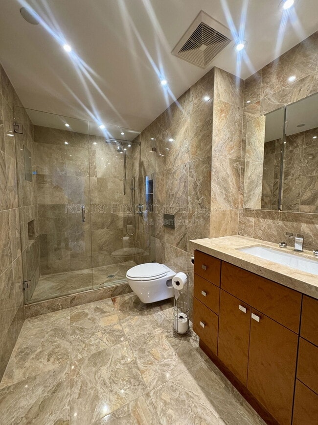 Building Photo - 19667 Turnberry Way