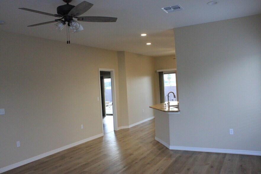 Building Photo - 9847 S Prescott Dr