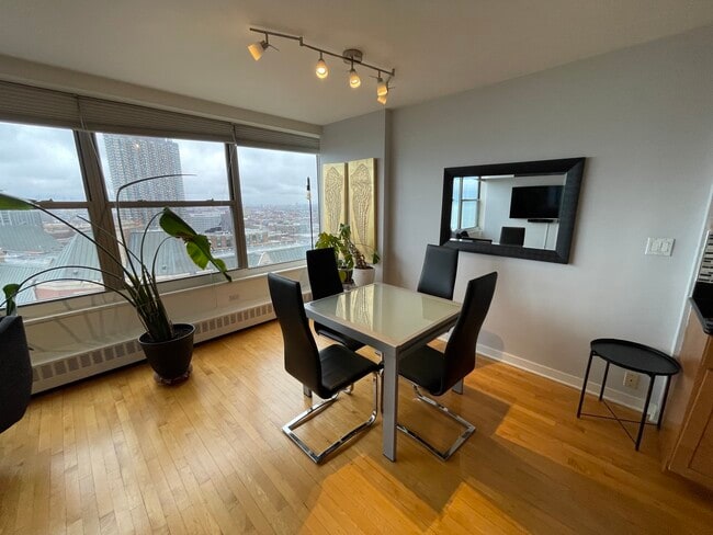 Building Photo - 3900 N Lake Shore Dr