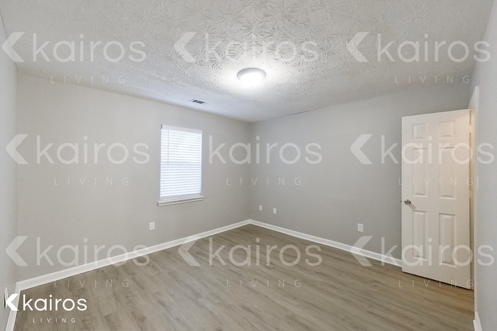 Building Photo - 301 Beaver Pointe Dr