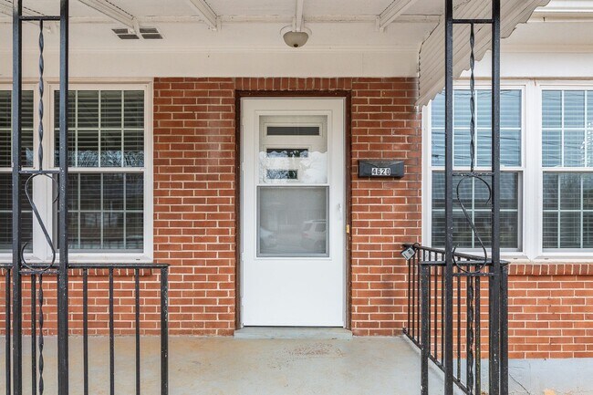 Building Photo - 4620 Golf Park Dr