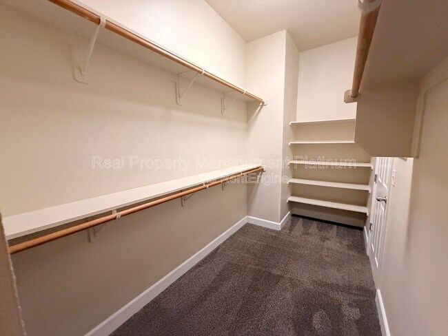 Building Photo - 5801 W Chennault Ave