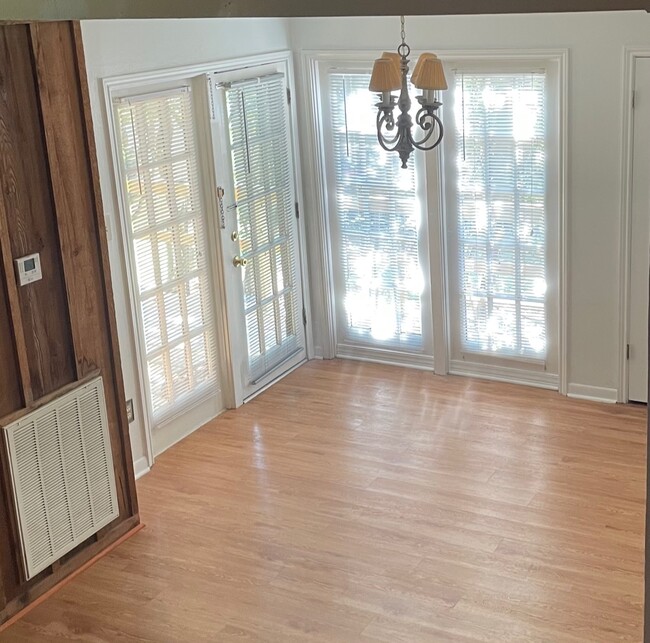 dining room - 931 Retreat St E