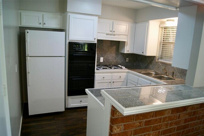 Building Photo - 5711 Southminster Dr