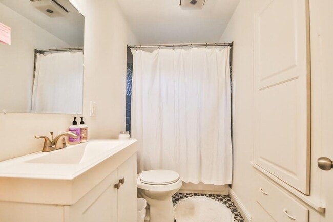 Building Photo - PRE LEASING for fall 2026! 3/2 in Tech Terrace!