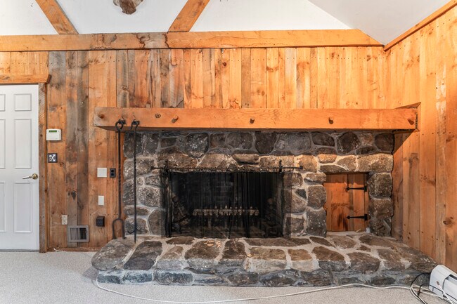 Building Photo - 23 Westview Dr