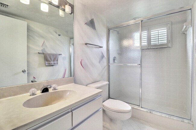 Building Photo - 5172 Fountains Dr S