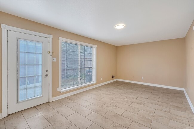 Building Photo - 1057 Willow Oaks Cir