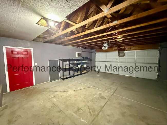 Building Photo - Updated 3 Bed/2 Bath Taft Home w/ Pool, Solar & $0 Deposit Option
