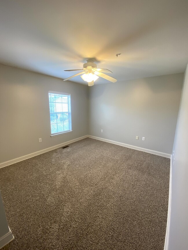 Building Photo - 4492 Great Oak Dr