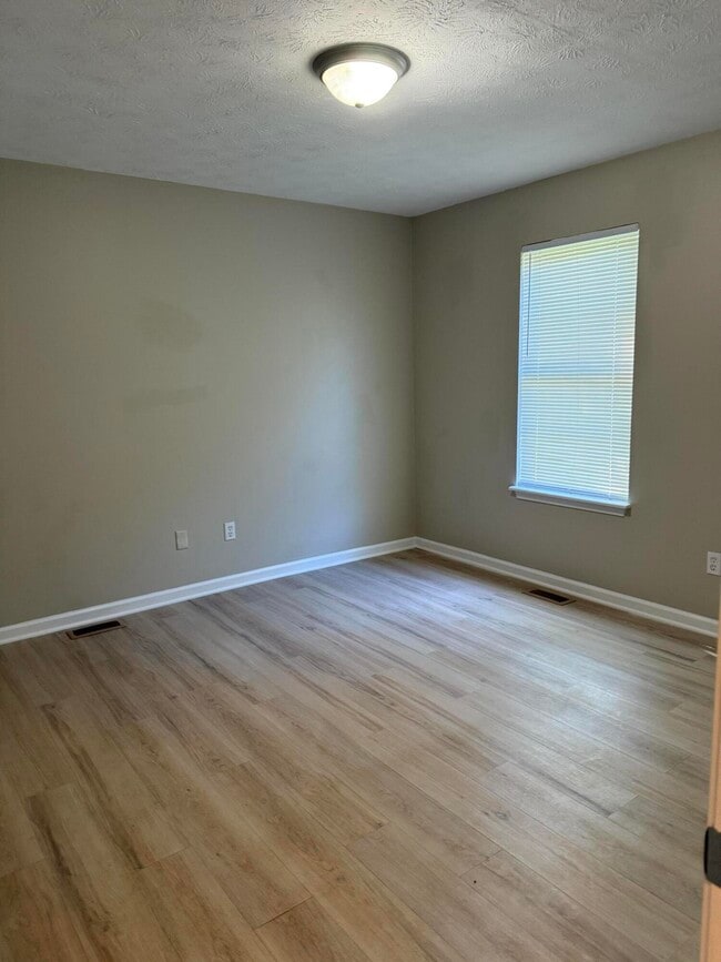 Building Photo - 297 Young St