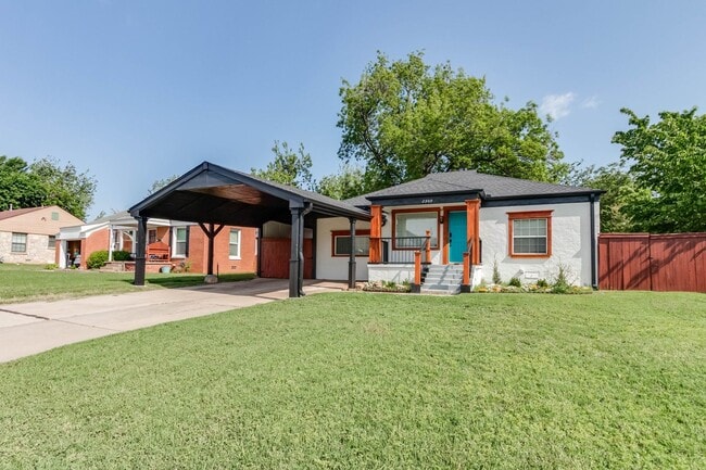 Building Photo - Luxury remodel in NW Oklahoma City