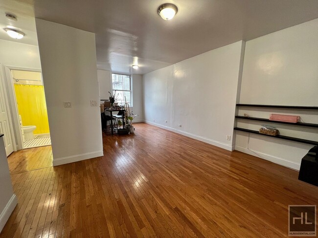 Building Photo - 2BR 1BA Single Family Above Storage Loft A...