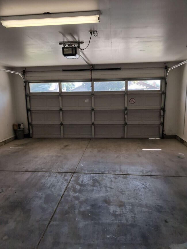 Building Photo - 73 S Cypress Ct