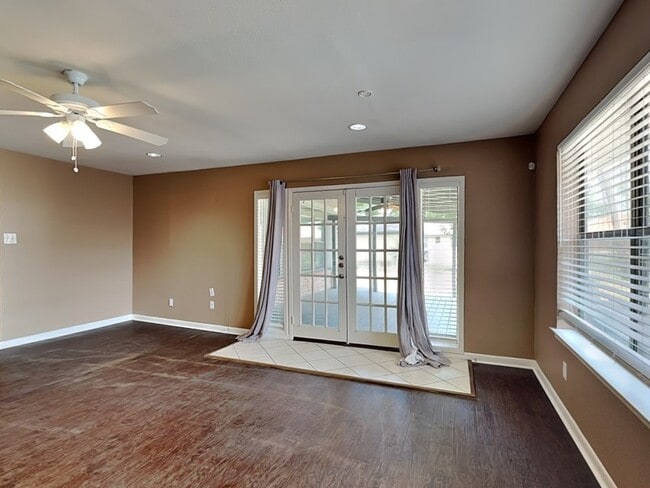 Building Photo - 107 Laurel St