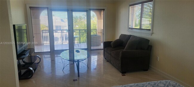 Building Photo - 51 W Plaza Del Lago