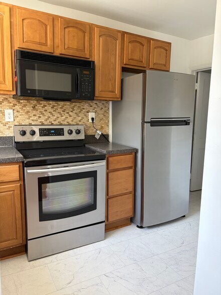 Building Photo - 546 47th St