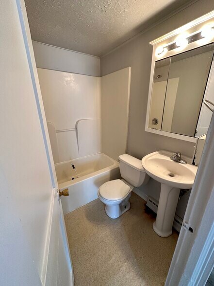 Building Photo - 140 Honness Ln