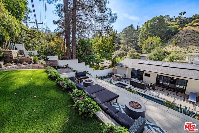 Building Photo - 3116 Beachwood Dr