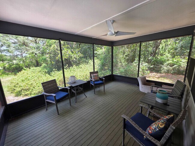 Building Photo - Vacation Home- on the Lake