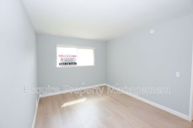 Building Photo - 3101 Albany Dr