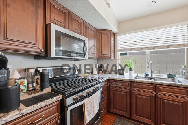 Building Photo - 1307 E Century Ave