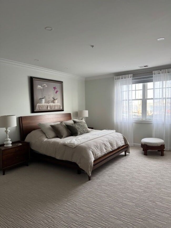 Building Photo - Pierpointe Condos