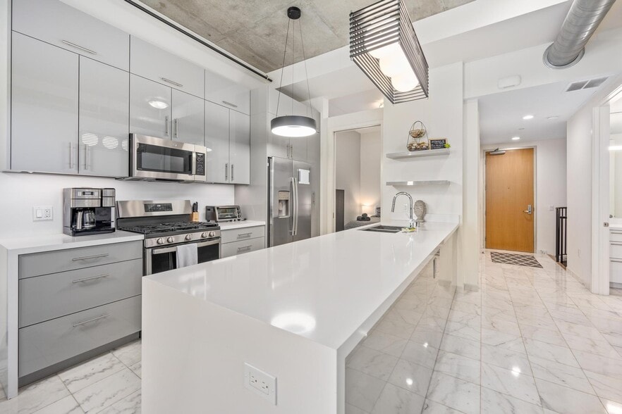 Building Photo - 1025 Island Ave