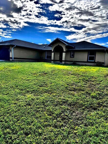 Primary Photo - 738 Andover Ave S