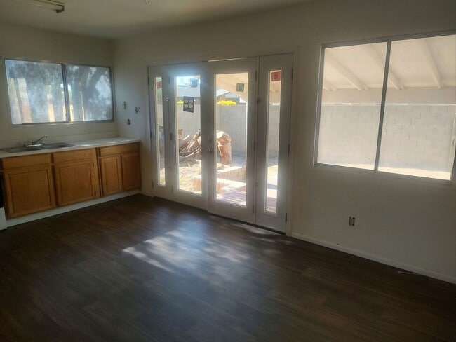 Building Photo - Prime Tempe location 3 bedroom home for re...