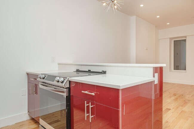 Building Photo - 472 Gates Ave