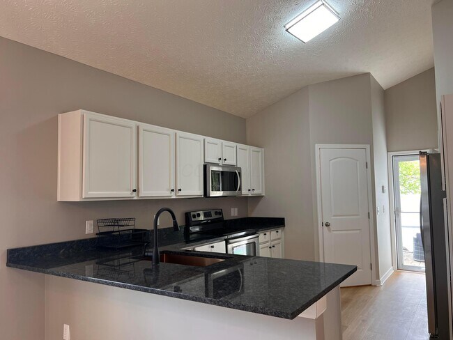 Building Photo - 133 Holly Hock Ln