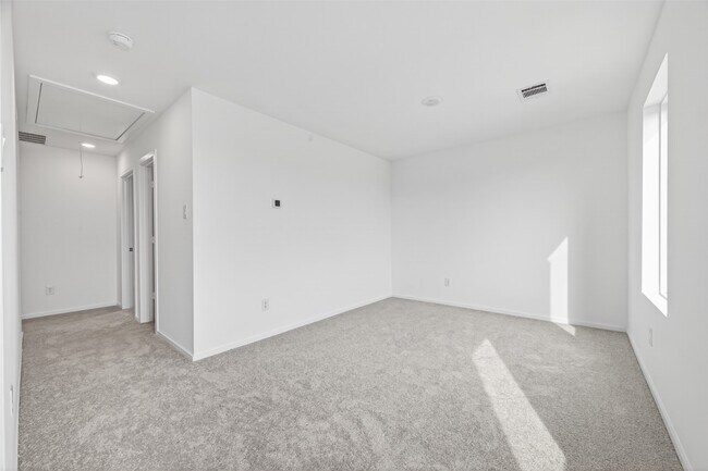 Building Photo - 3025 Fantasy Ter Dr