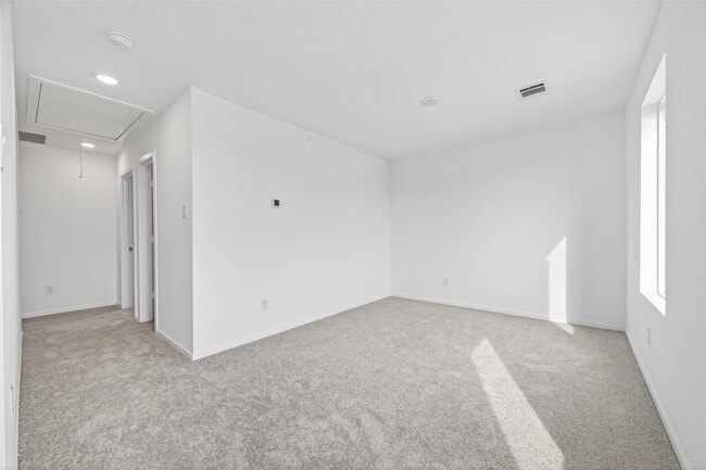 Building Photo - 3025 Fantasy Ter Dr