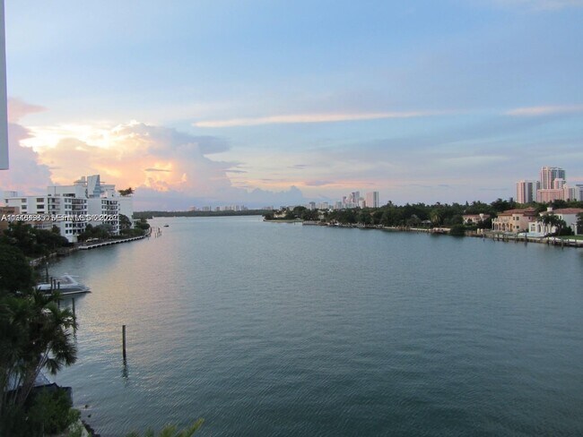 Building Photo - 9821 E Bay Harbor Dr