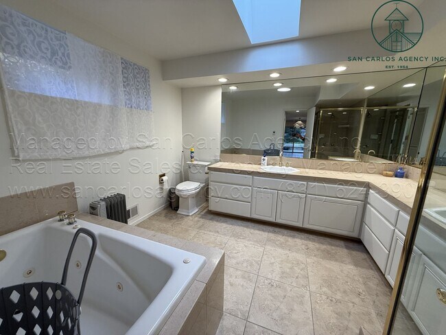 Building Photo - Beautifully Updated Three Bed (+ Bonus) Quail Lodge Home