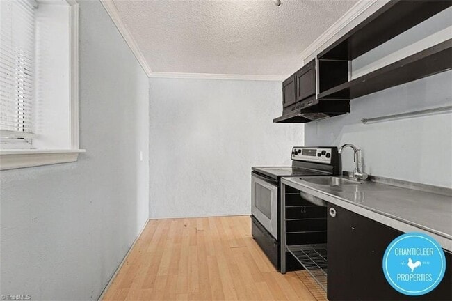 Building Photo - 1047 W Academy St