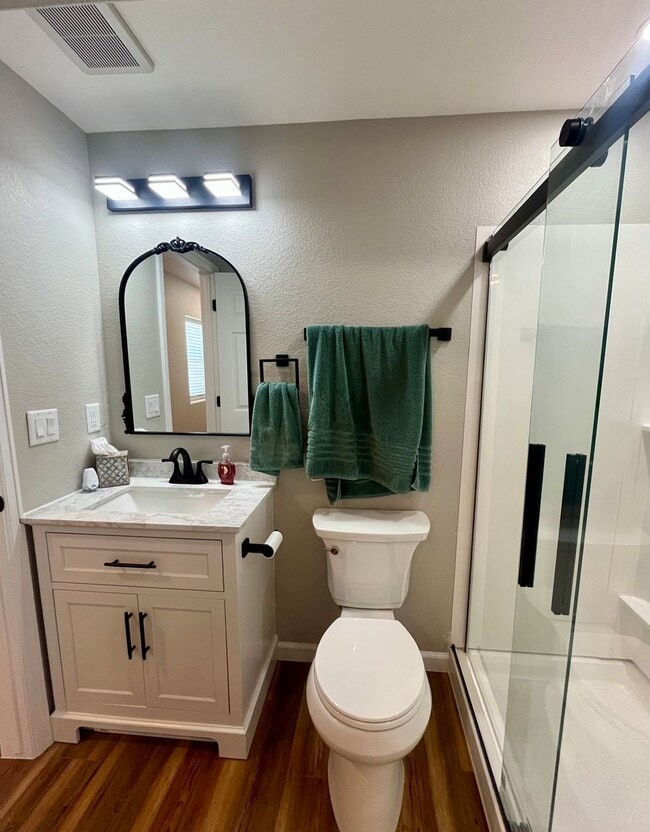 Building Photo - Fully Renovated Duplex in Central Longmont...