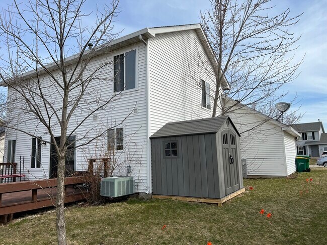 Building Photo - 1327 Fox Chase Dr