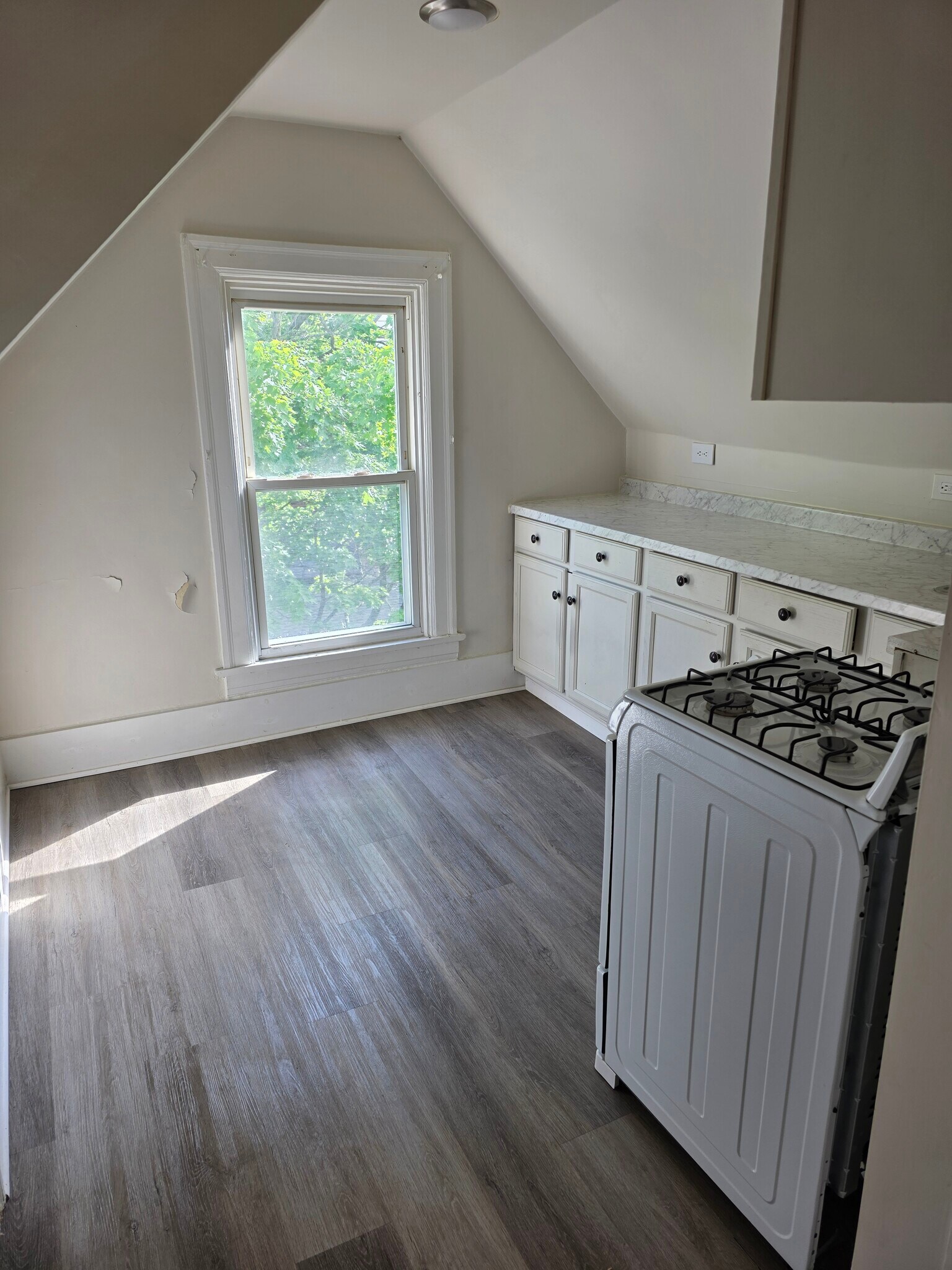 Building Photo - 11 N Linwood Ave