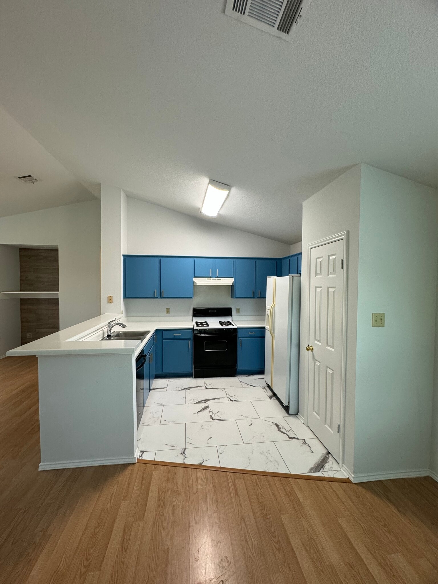 Kitchen - 736 Patchway Ln