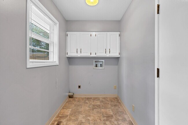 Building Photo - 1306 Brookfield Ln