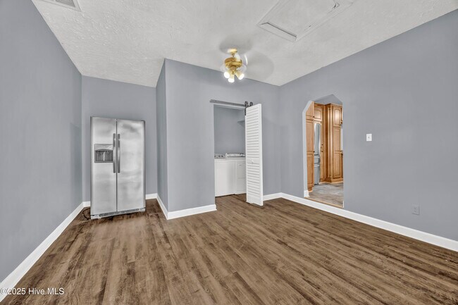 Building Photo - 1514 S 4th St