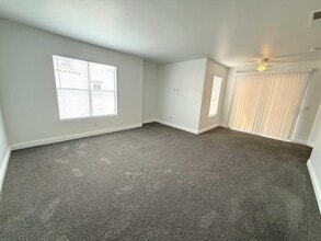 Building Photo - SPACIOUS 2BED/2BATH CONDO ON THE 2ND FLOOR