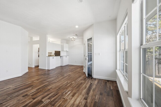 Building Photo - 7470 Singing Hills Dr