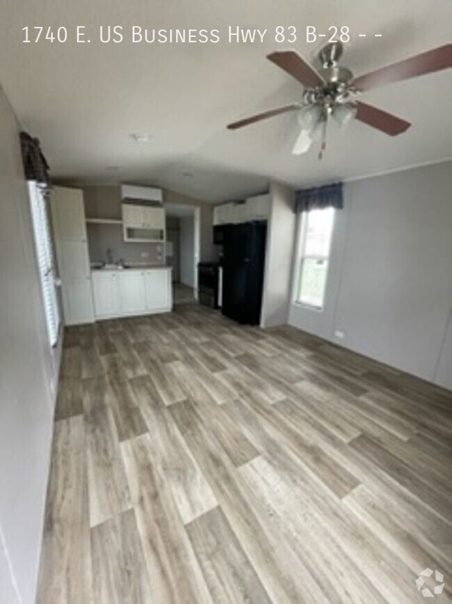 Building Photo - MOVE IN SPECIAL - $900 MOVES YOU IN THEN N...