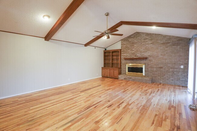 Building Photo - 3 Bed | 2 Bath | Tulsa